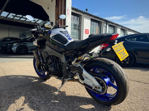 Yamaha MT-10 1000 SP Hyper-naked Euro 5 11