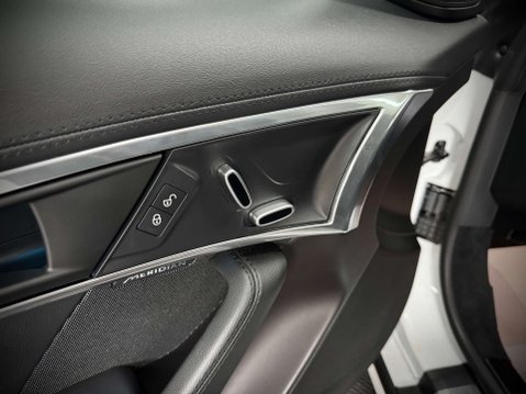 Jaguar F-Type 2.0 F-Type I4 R-Dynamic Auto 3dr 66