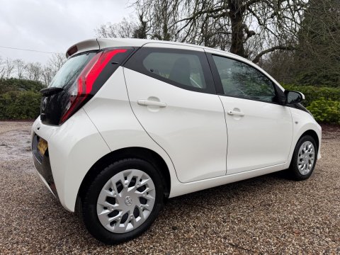 Toyota Aygo 1.0 VVT-i x-play Euro 6 5dr 9