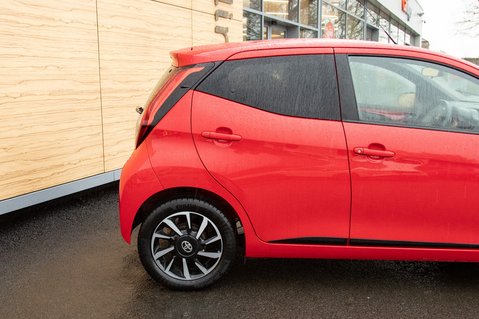 Toyota Aygo VVT-I X-TREND X-SHIFT TSS 5