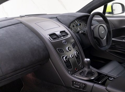 Aston Martin Vantage GT8 11