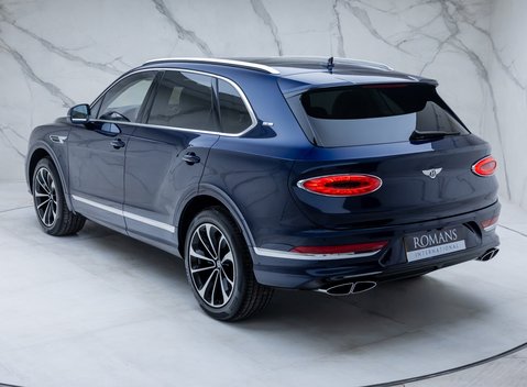 Bentley Bentayga V8 First Edition LHD 12