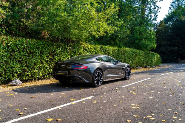 Aston Martin Vanquish V12. ONE OWNER. LOW MILEAGE. CARBON FIBRE INTERIOR. ONE-77 WHEEL. B & O. 1