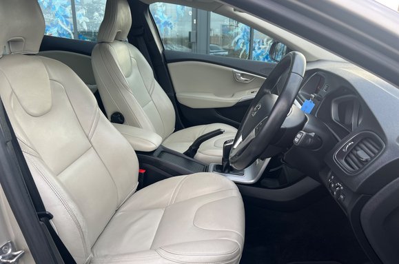 Volvo V40 2.0 T3 INSCRIPTION 19