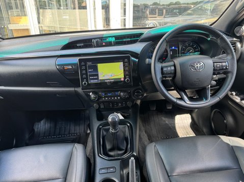 Toyota Hilux INVINCIBLE X 4WD D-4D DCB 29