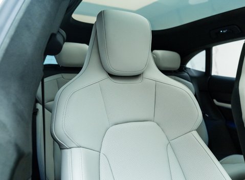 Porsche Taycan GTS Sport Turismo 12