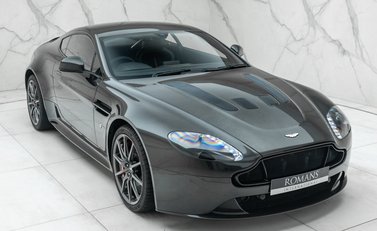 Aston Martin V12 Vantage S 11