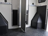 Renault Master DEMO MODEL 3.5 TON ADVANCE 150 AUTO STALLION BUILD SEEKER HORSEBOX REAR BED 37