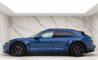 Porsche Taycan 4 Cross Turismo 2