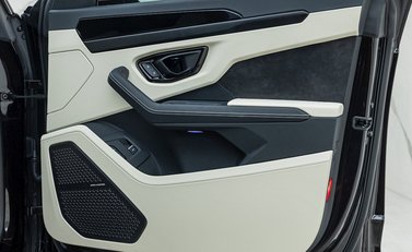 Lamborghini Urus S 27