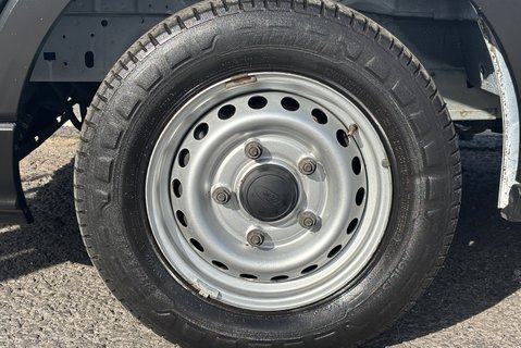 Ford Transit 310 L2 H2 Leader with Air Con / Sat Nav / Heated Seats 33