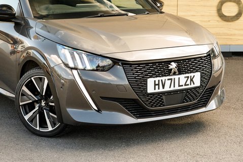 Peugeot 208 PURETECH GT S/S 11