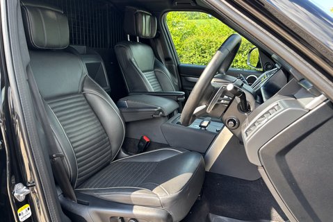 Land Rover Discovery D300 Commercial Dynamic HSE 4