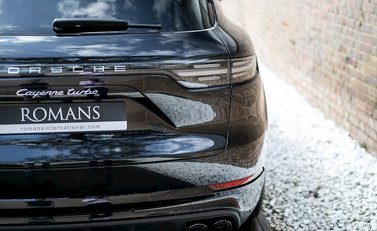 Porsche Cayenne Turbo (New Model) 24
