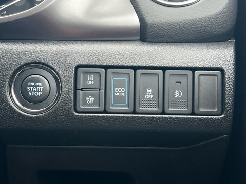 Suzuki Vitara SZ-T MHEV 36