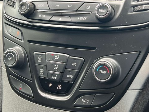Vauxhall Insignia 1.6 Insignia Design Nav CDTi Automatic 5dr *NATIONAL DELIVERY* 26