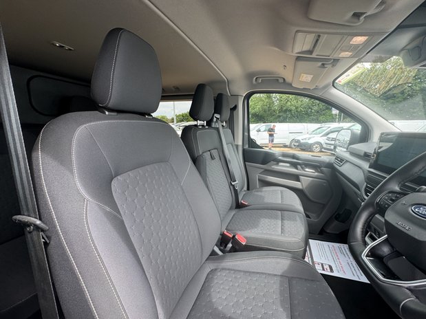 Ford Transit Custom Crew Cab AUTO SWB L1H1 Limited 320 Air Con Alloys Camera Sensors EURO 6 18