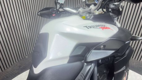 Triumph Tiger 2012 39K RECENTLY SERVICED LONG MOT ADVENTURE BIKE 800CC 35