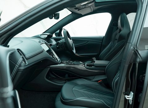 Aston Martin DBX 707 16