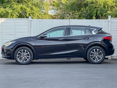Infiniti Q30 1.6T Premium InTouch Hatchback 5dr Petrol Manual Euro 6 (s/s) (122 ps) 7