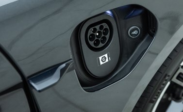 Porsche Taycan TURBO S 38