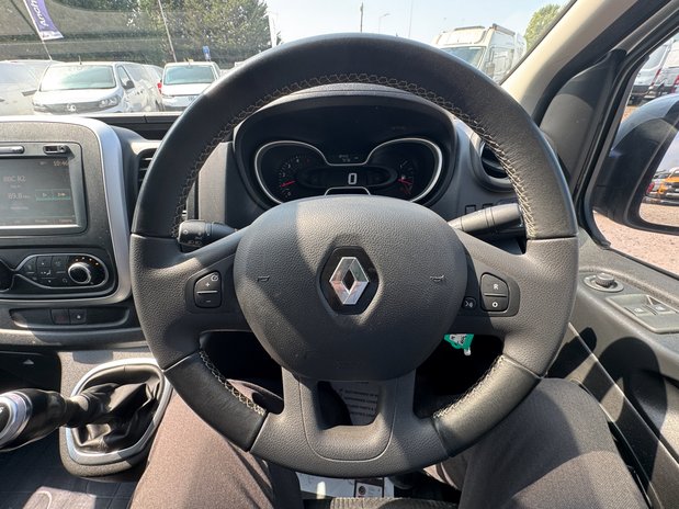 Renault Trafic SWB L1H1 [SOLD CR] Low Roof Black Edition SL28 Air Con Nav Sensors EURO 6 N 16