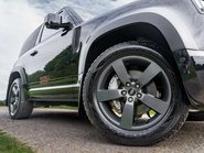 Land Rover Defender D300 X-Dynamic HSE Hard Top 6