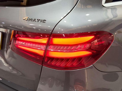 Mercedes-Benz GLC 2.1 GLC220d AMG Line (Premium) SUV 5dr Diesel G-Tronic 4MATIC Euro 6 (s/s) 23