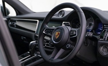 Porsche Macan S 9
