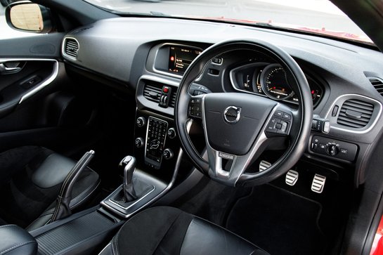 Volvo V40 T2 R-DESIGN NAV PLUS