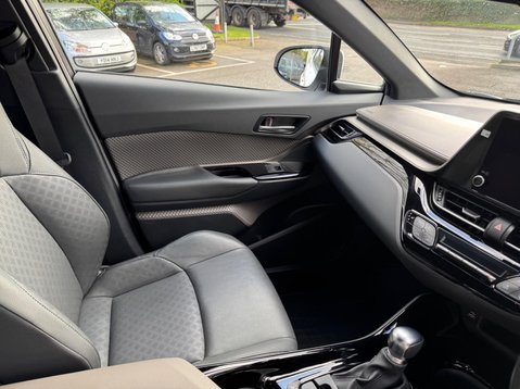 Toyota C-HR EXCEL 15