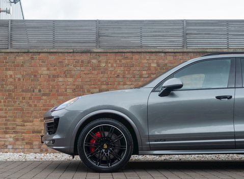 Porsche Cayenne GTS 25