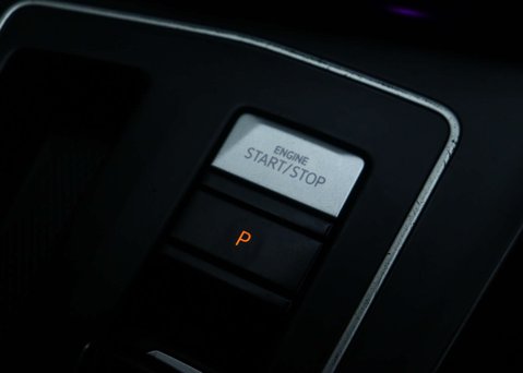 Volkswagen Golf 1.5 eTSI MHEV R-Line Hatchback 5dr Petrol Hybrid DSG Euro 6 (s/s) (150 ps) 32