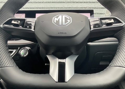 MG HS 1.5 T-GDI TROPHY 21