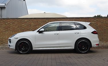 Porsche Cayenne GTS 5