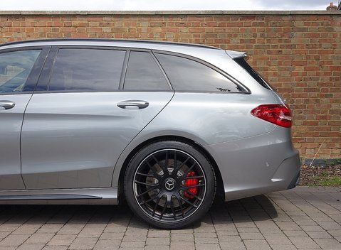 Mercedes-Benz C63 S Estate 25