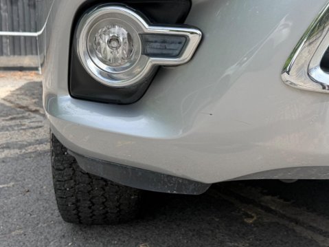 Toyota Hilux INVINCIBLE X 4WD D-4D DCB 12
