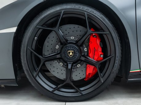 Lamborghini Huracan Spyder LP 640-4 PERFORMANTE 