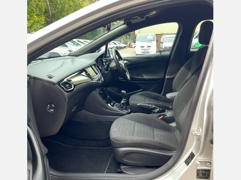 Vauxhall Astra 1.6 CDTi SRi Sports Tourer 5dr Diesel Manual Euro 6 (110 ps) 28