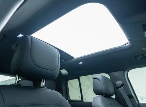 Land Rover Defender 110 D300 75TH LIMITED EDITION 12