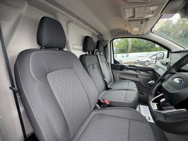 Ford Transit Custom SWB L1H1 [SOLD CR] Low Roof Limited 280 Air Con Alloys Sensors Cam EURO 6 14