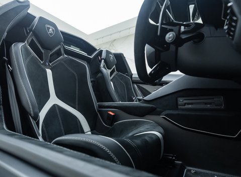Lamborghini Aventador SVJ LP 770-4 ROADSTER 17