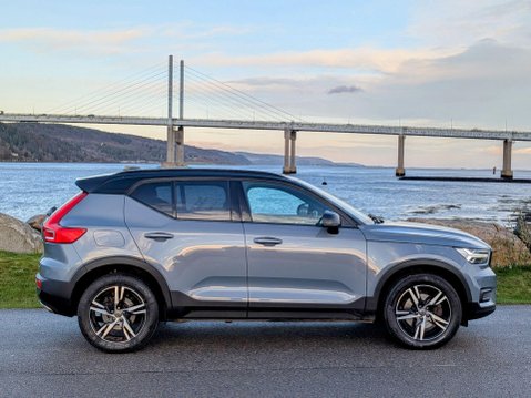 Volvo XC40 2.0 D4 R-Design Auto AWD Euro 6 (s/s) 5dr 4