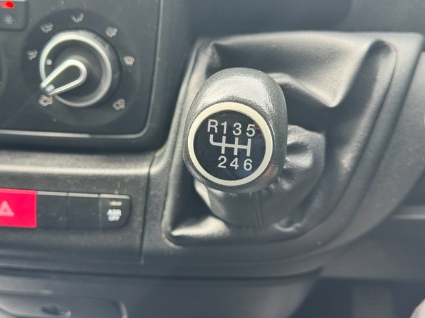 Citroen Relay MWB L2H2 [SOLD CR] Medium Roof Enterprise 35 Air Con Nav Sensors Tow Bar EU 31