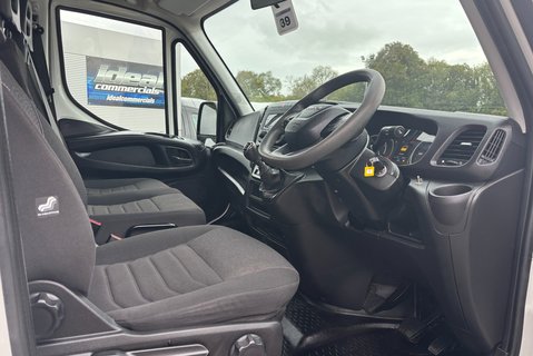 Iveco Daily 35C18HDB Crew Cab Tipper - Business 18