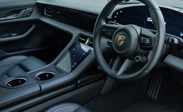 Porsche Taycan 4S 10