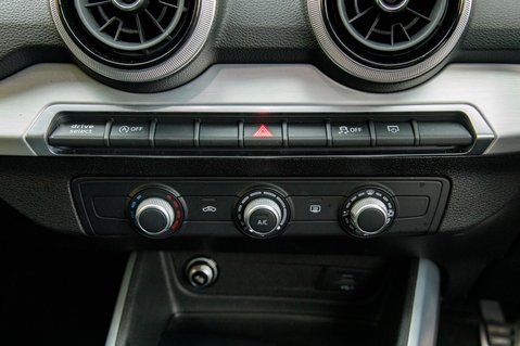 Audi Q2 TFSI BLACK EDITION 38