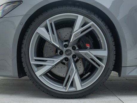 Audi RS6 AVANT PERFORMANCE 