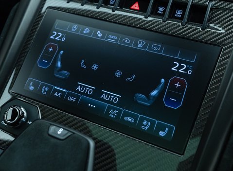 Lamborghini Urus PERFORMANTE 25