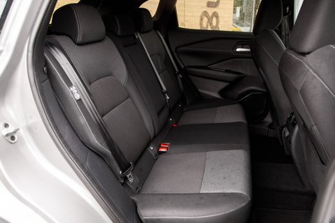 Nissan Qashqai DIG-T N-CONNECTA MHEV 32